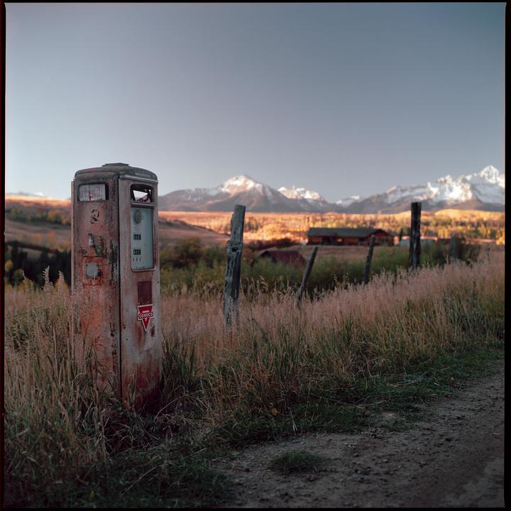 Self Service [Hasselblad 500CM - Zeiss 80mm Planar 2.8 - Kodak Ektar 100]