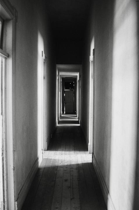 Ghost town hotel, Montana, FM2n, Tri-X