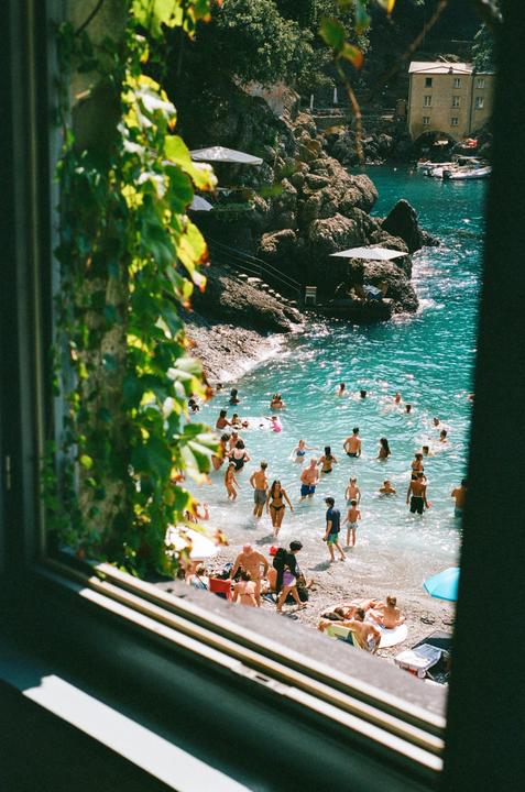 Summer Days (Nikon F5 + 50mm 1.8D + Portra 400)