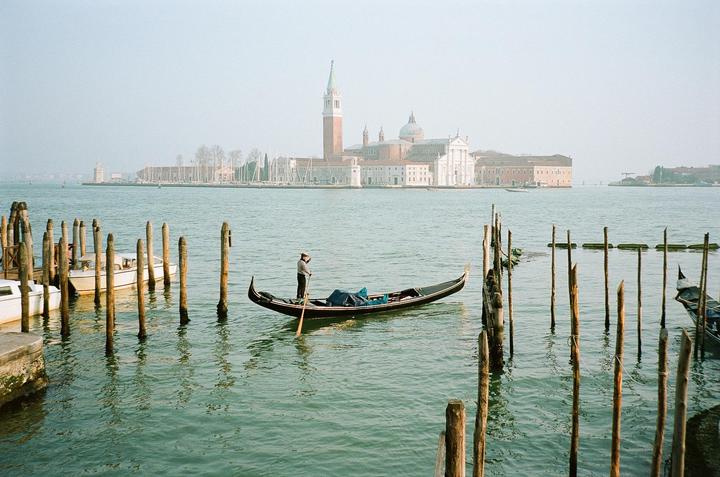 Gondolier [Canon Top Twin, 40mm f/2.8, Portra 160]