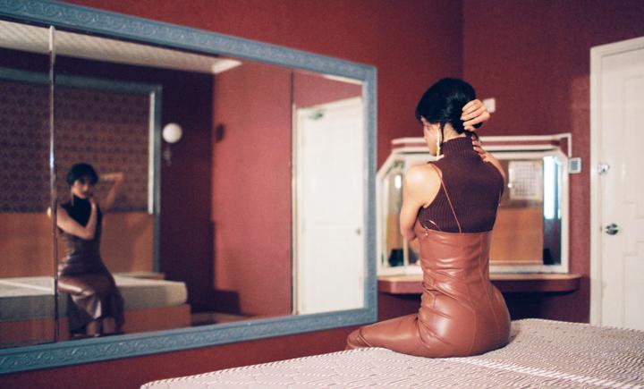 In the mood for love | Canon Eos Kiss 7 + 35mm f1.4 + Kodak Portra 800