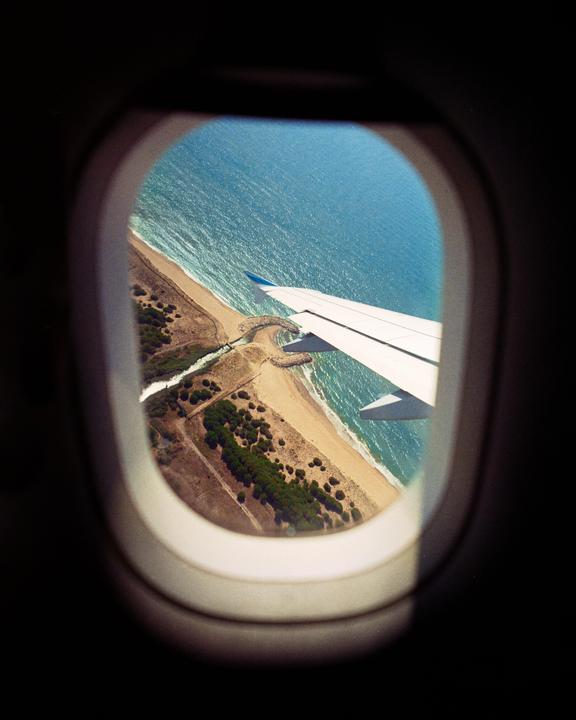 Are plane windows still thing here? Contax G1, 21mm, Gold 200