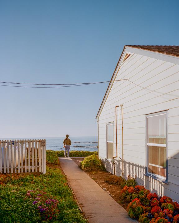 highway 1 pit stop, Mamiya 7+65mm f4, Portra800