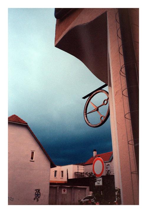 I feel like sometimes the colours and texture of expired film give some otherwise a little boring images a little something which makes them special [Pentax PC35AF, Expired Kodacolor]