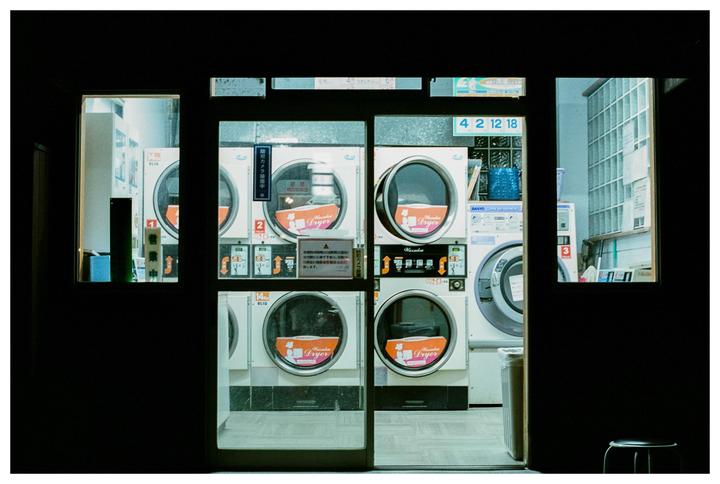 Laundromat in Tokyo on Porta 400