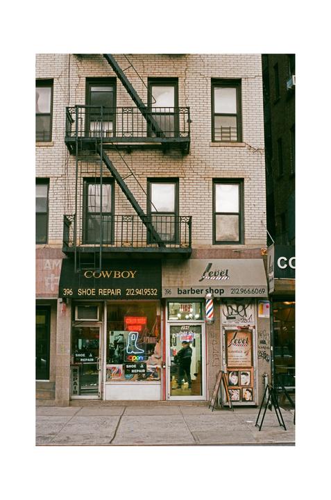 Few favourites from a trip to New York in 2021. [Pentax K1000 , 50mm, Portra 400 & Cinestill 800T]