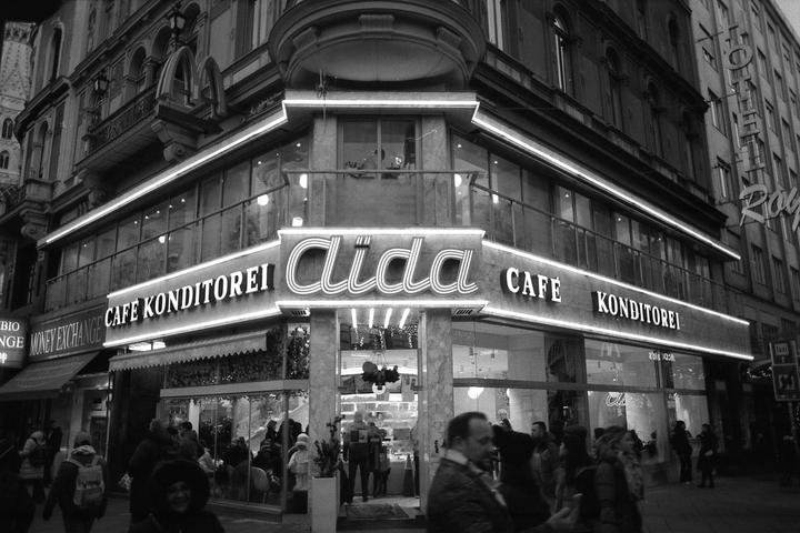 Vienna [Olympus OM2n, 28mm, Fomapan200, Rodinal 25+]