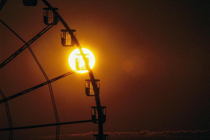 Sunrise [Praktica MTL 5b, Zeiss Jena Vario-Sonnar 80-200 f4, VEB konverter 2X, kodokcolor 100]