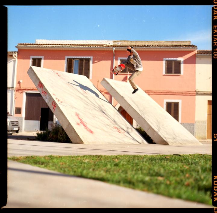 Some medium format skateboarding on colour and B&W film / Bronica SQA
