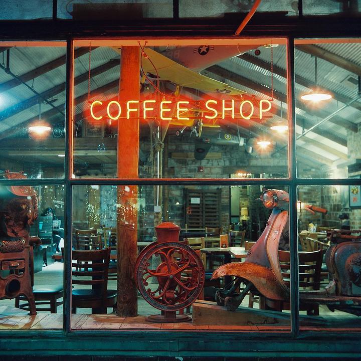 Support your local coffee shop | Yashica D | Cinestill 800T