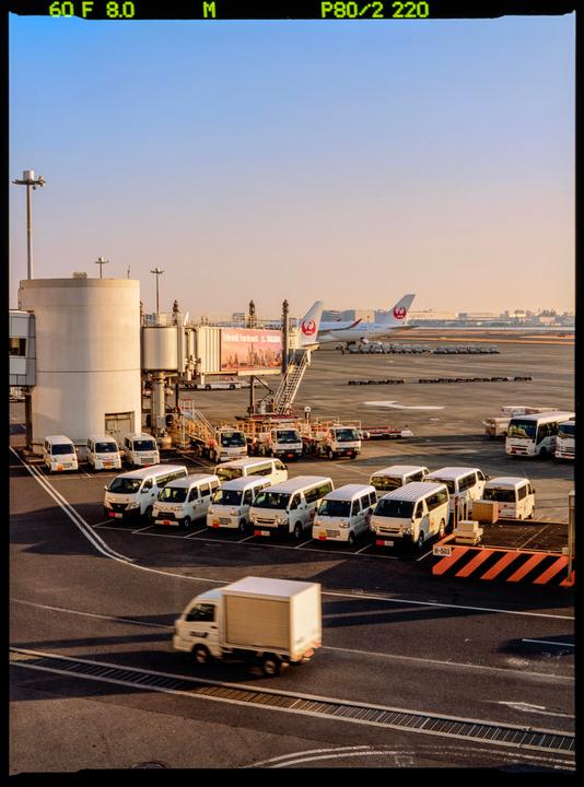 Haneda Sunset [CONTAX 645, Planar 80/2.0, Provia 100F]