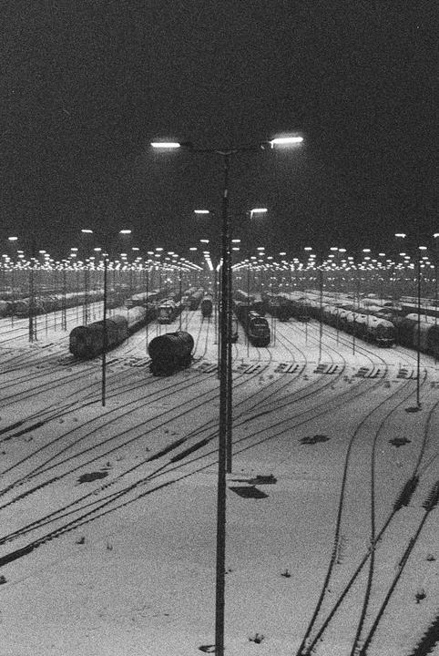 train station at night [Canon F1, Canon 50mm f/1.4, Kodak tmax 3200 - expired in 97]