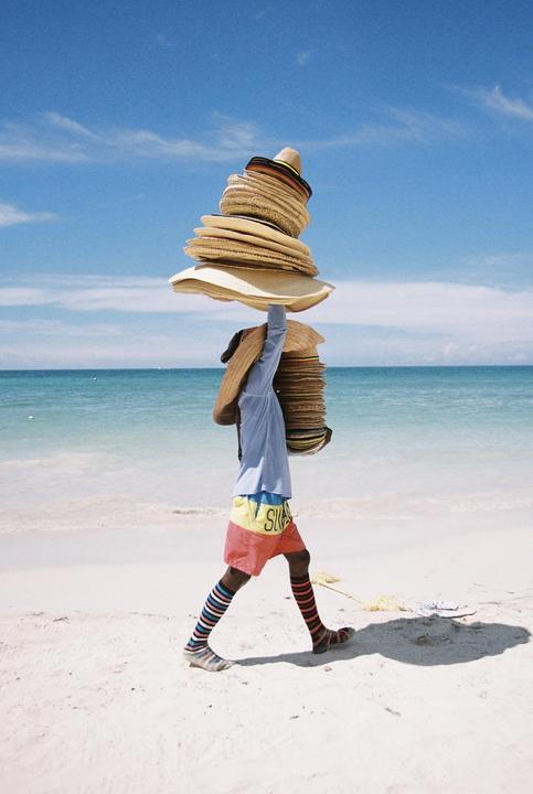 Hat Man Negril, Jamaica | EOS 3 , Pro Image 100, EF 17-40mm
