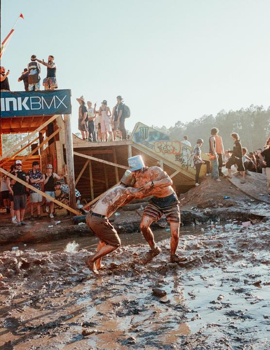 Swampfest - Leica M6 + 35mm f2, Portra 400, Gold & HP5