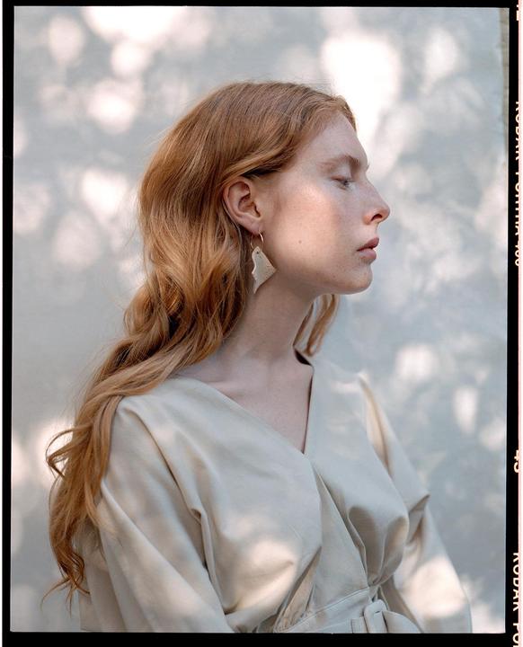 Anna [Pentax 67 II + SMC 105mm f2.4, Kodak Portra 400, Processed in Kodak Flexicolour, scanned with Epson V750]