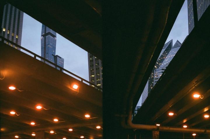 Some half frame shots from last year, lower Randolph in Chicago [Olympus Pen FT / 38mm f1.8 / Portra 400]