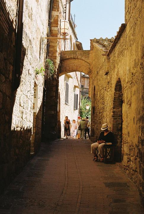 Montepulciano, Italy | Kodak 200 | Canon AE1 | 50mm
