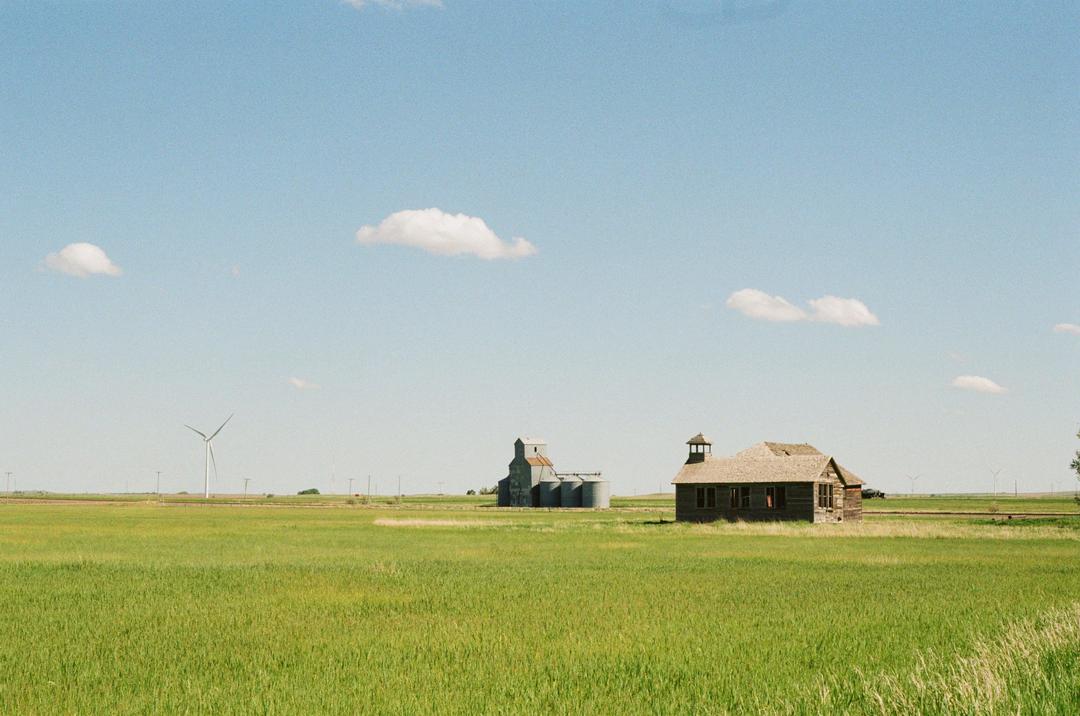 [OC - Nikon FE, Nikkor 50mm F2 AI, Kodak Gold 200] Decay On the Prairie, shot on nikon fe with kodak gold 200