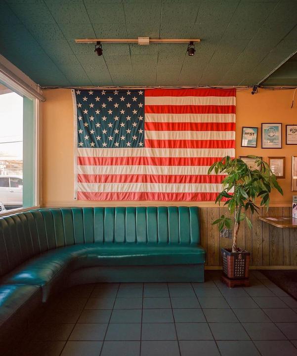 diner americana 🍔🥤🇺🇸 [mamiya 7, lomo 400]