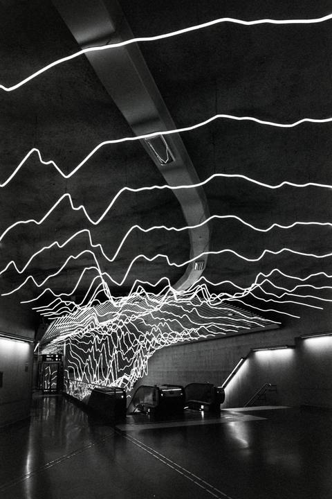 Stockholm [Minolta X-570 | MD 28mm F2.8 | HP5+]