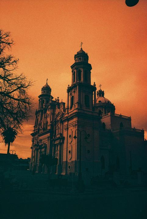 Dark Souls | Canon New F1 28mm 2.8 | Harman Red 125