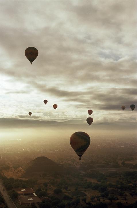 Hot air balloon ride in Teotihuacán (Canon AE-1 Program, Kodak Ektar 100)