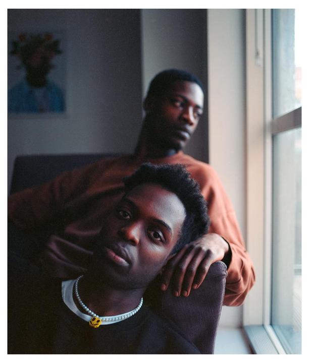 Between intimacy and isolation. [Kodak Ektar 100. 50mm, Zenza Bronica ETRS]