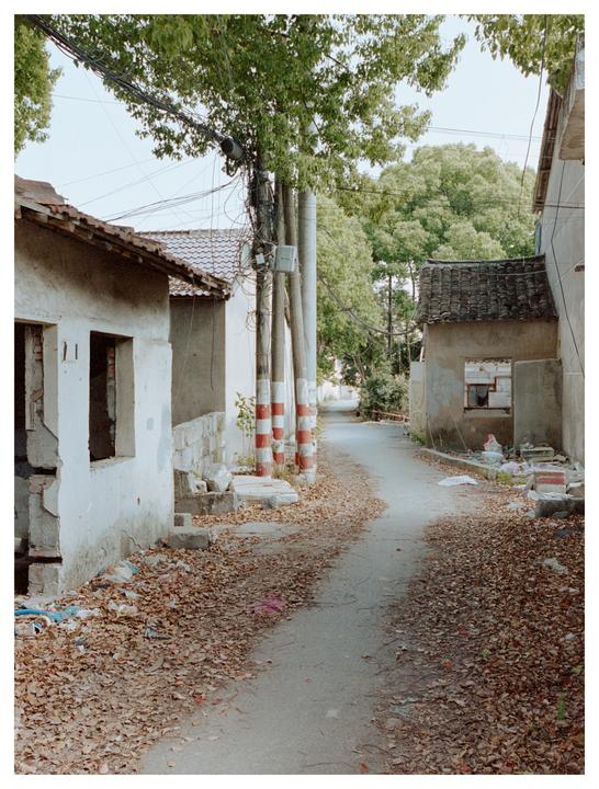 Abandonment | Nikon F5, 17-35mm f/2.8 AFS, Portra 400