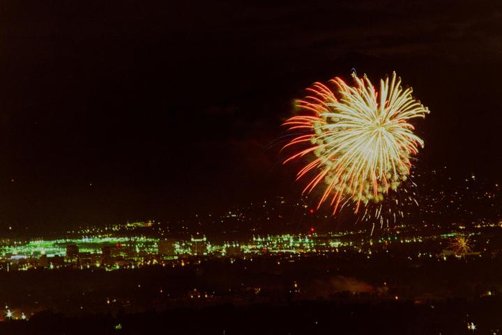 First time shooting fireworks [Pentax Spotmatic / Super Takumar 135mm f2.5 / Fuji 400]