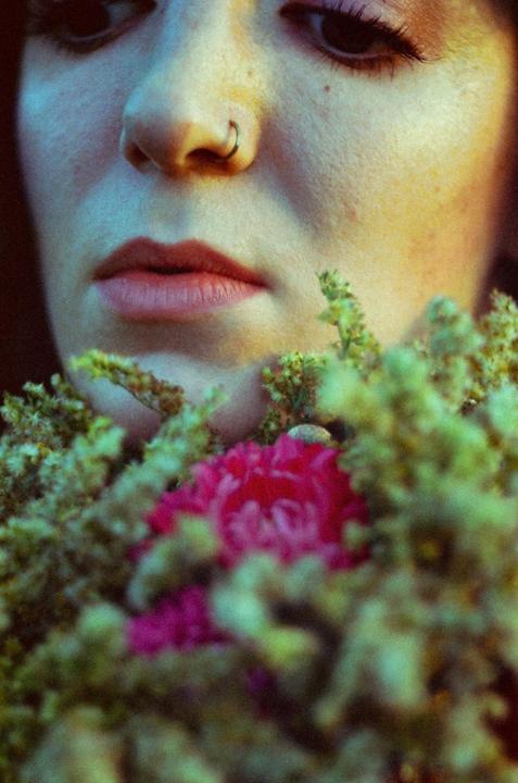 tumblr vibes (canon ae-1, 85mm 2.8 rollei projar, vision3 200T)