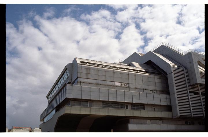 Some German brutalism (Canon EOS 30, 35/2 IS USM, Kodak Gold200)
