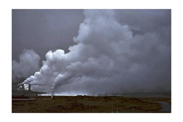 Cloud factory [ Olympus OM1n • Zuiko 65-200 f/4 • Portra 160 ]
