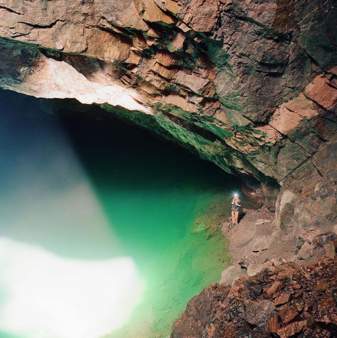 Summertime exploration of an abandoned iron mine [Rolleiflex 3,5B / Portra 800], shot on rollei with kodak portra 800