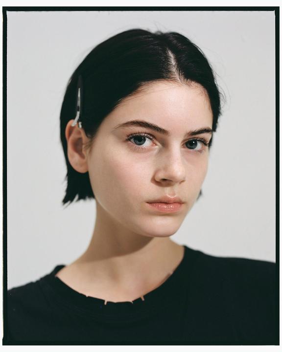 Lilli in Studio, light version - November 2022 [Mamiya RB67 / Sekor 90mm f3.8 K/L / Kodak Portra 400]