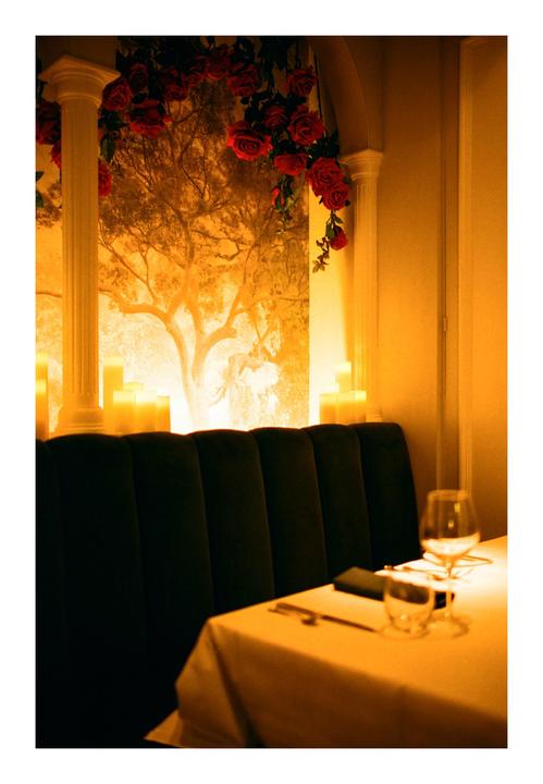 Date night | Leica MP, 35/1.2 Nokton IV, Fuji 400
