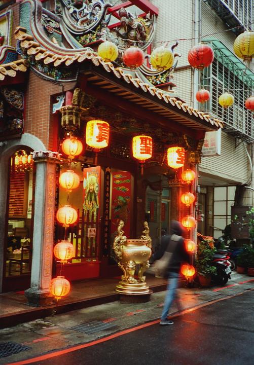 Taipei in the Rain / Olympus XA / Portra 400 / Cinestill 400D
