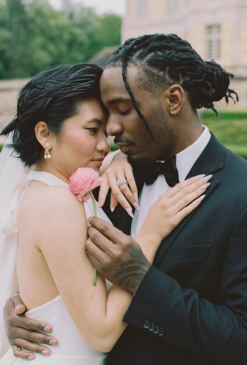 Bride actually likes him [Canon EOS 3, 50mm f/1.8, Kodak Portra 160]