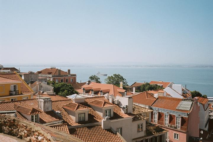 One of my favourites from our trip to Portugal this year [Leica M2, Voigtlander Color-Skopar 35mm F2.5, Portra 400]