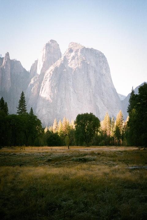 October morning in the valley (Olympus XA2, Fuji 400)