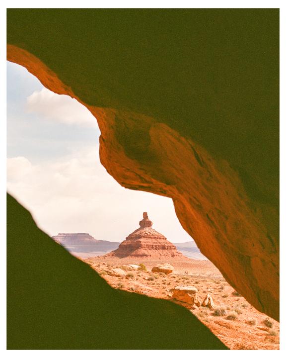 natural frames in canyon country | minolta CLE + m-rokkor 40mm | portra 400