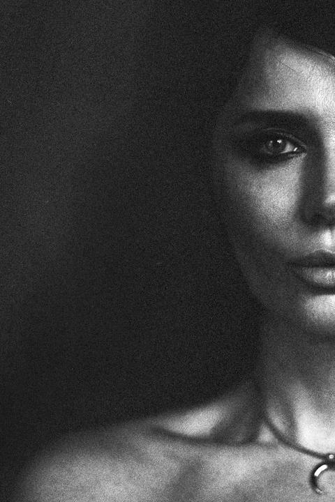 Portrait / Mamiya C330 +80mm + Ilford HP5+400 shot like 1600