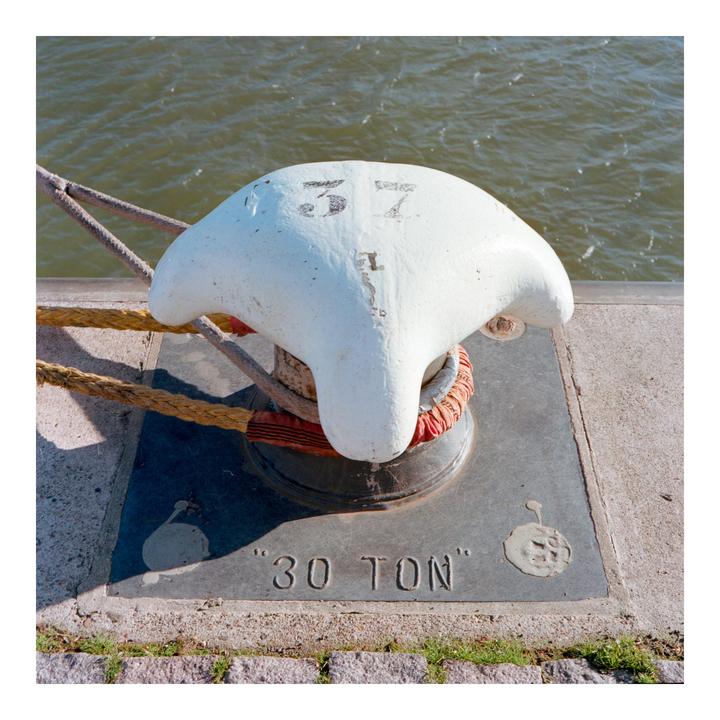 Prepared in case your mom comes to dock [Mamiya C330, 80 f/2.8, Portra 160]