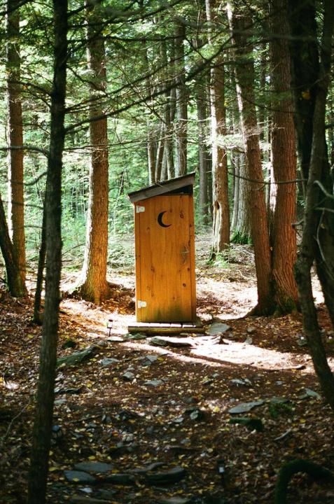 Shrek’s Bathroom [Olympus OM 10, Kodak 400 Ultramax]
