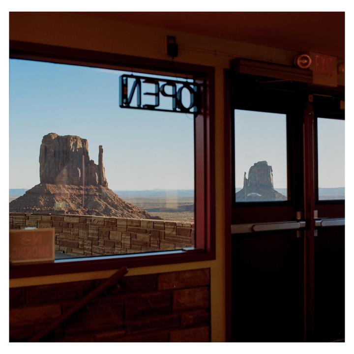 Morning in Monument Valley (hasselblad 501cm, gold 200, 80mm f2.8)