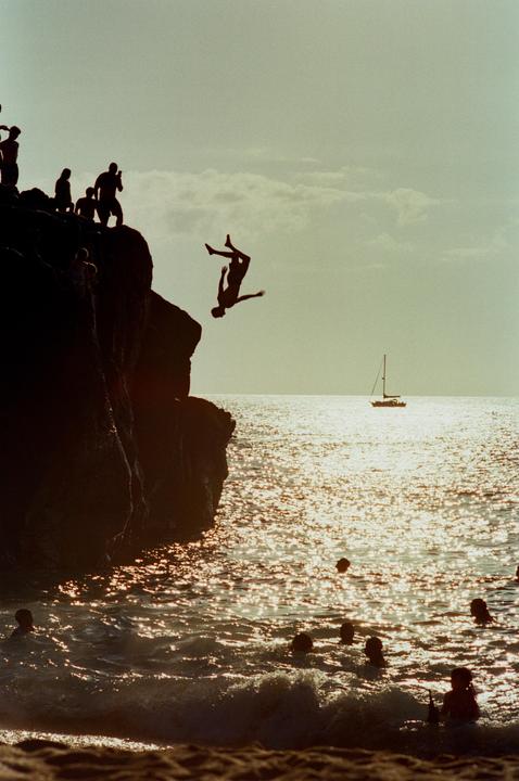 Waimea Bay, Oahu [Nikon F2 Titan | 105/2.5 AI-s | Portra 400]