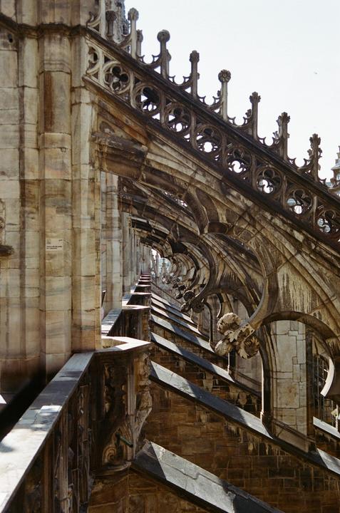 Milan Duomo | Minolta Maxxum HTSI+ | Kodak Gold 200