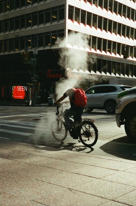 24hrs in New York with a Leica M6 / 50mm Voigtlander Nokton II, 1.5 / Cinestill 400D