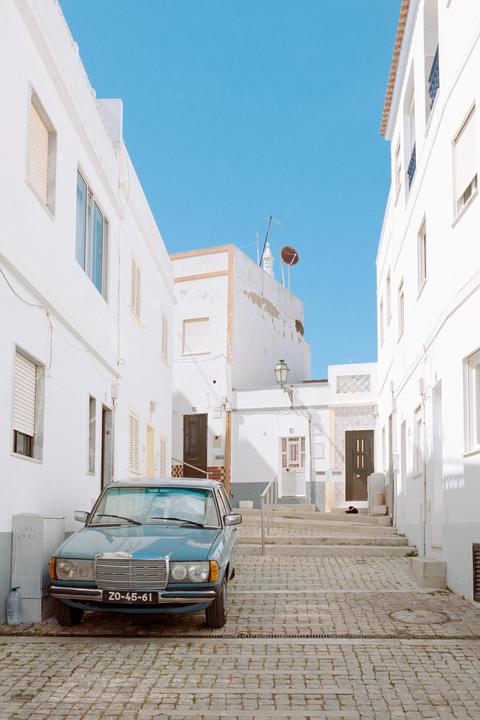 Mercedes 200D [Canon EOS 300, 40mm f2.8, Kodak Portra 400] - wish I could have got a better composition on the second photo!