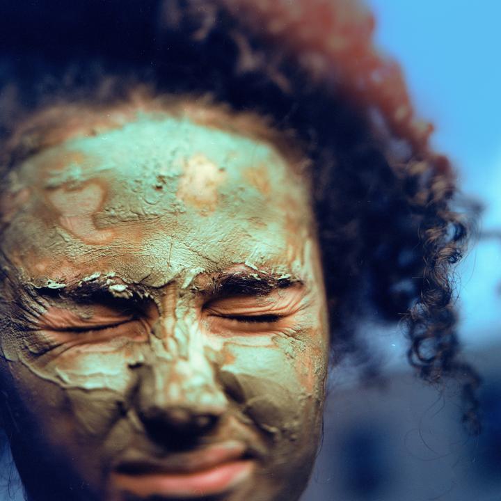 I did a fake concept album project with my little sister, shot entirely with [Speed Graphic 4x5, on Portra 400 & Ektar 100 cropped to 1:1] _ an opportunity for her to explore her idea of dreams, nightmares and working with silver photography :)