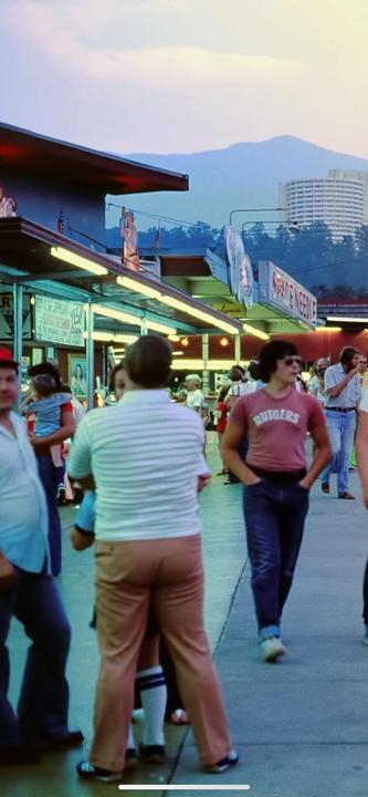What film can I get to make lights have this… vibe? Color? You know what I’m saying?
